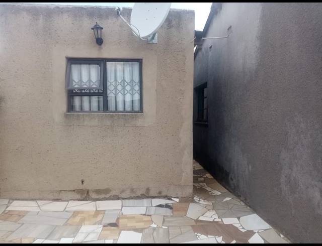 4 BEDROOM HOUSE FOR SALE IN TWALA